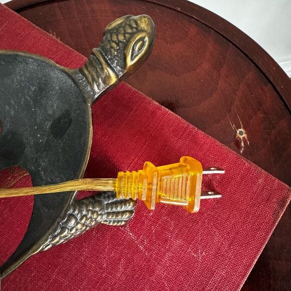 Vintage “Tiffany Style” Green Stained Glass And Bronze Turtle Table Lamp - Picture 11 of 15